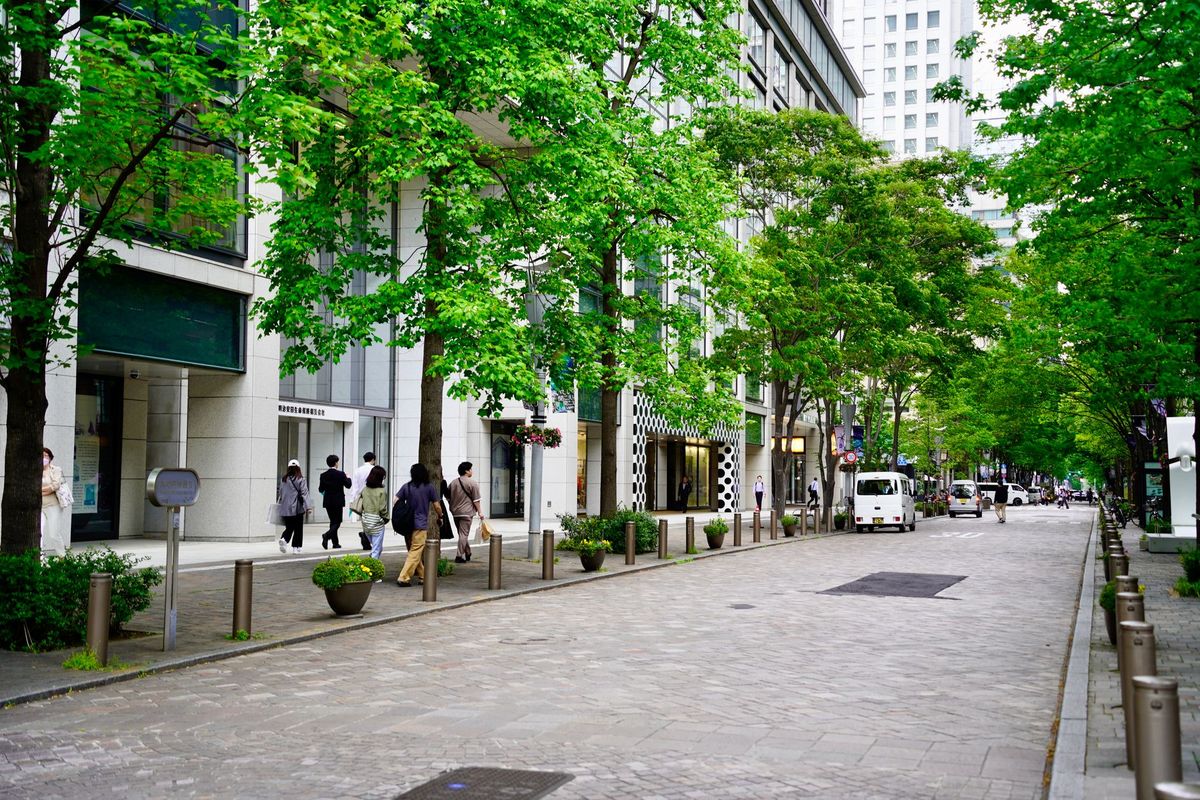 香港城市景观，象征金融和法律环境